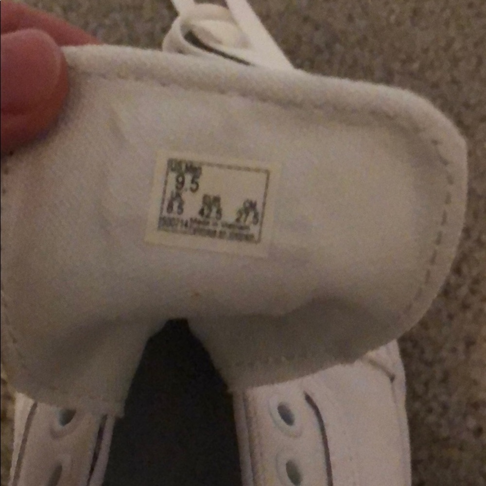 White vans - Picture 3 of 3
